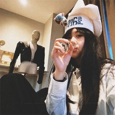 皇后失宠侍奉太监笑了